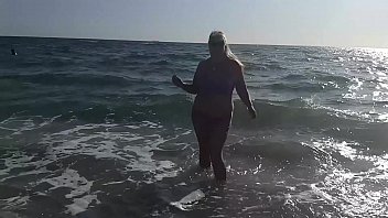 Hot MILF Masturbation On Beach So Horny Outside