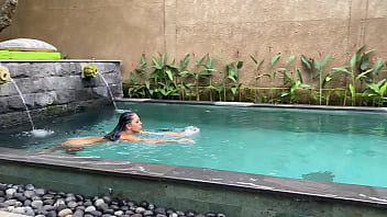 Kira Queen Masturbating Next To The Pool