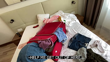 Stupid Step Sister Stuck In A Suitcase And I Cum In Her Pussy