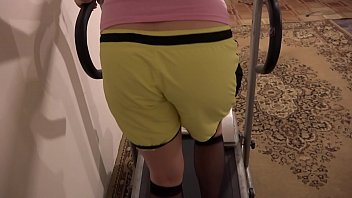 With An Anal Stopper On The Treadmill I Combine Fitness And Orgasm And Train Juicy Ass