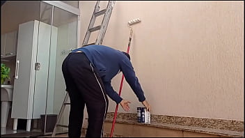 Sa No Quintal De Mini Saia E Sem Calcinha Para Provocar O Pintor Que Est Pintando Minha Casa